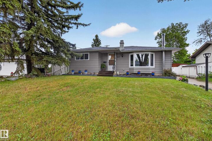 Property Photo:  302 Fir Street  AB T8A 2B3 