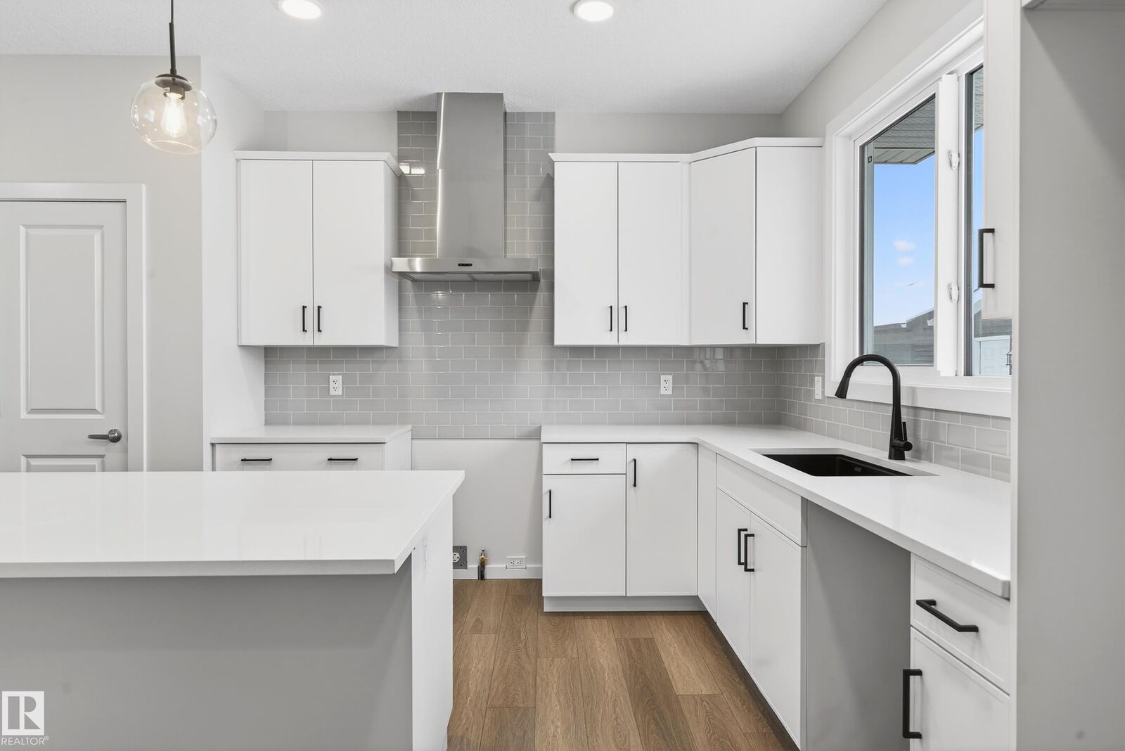 Property Photo:  17203 3 Street NW  AB T5Y 4G7 
