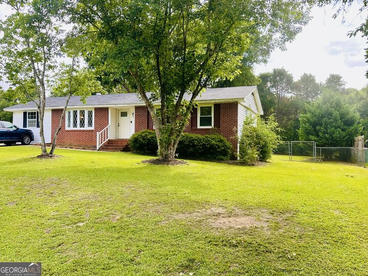 Property Photo:  213 Hilltop Drive  GA 31069 
