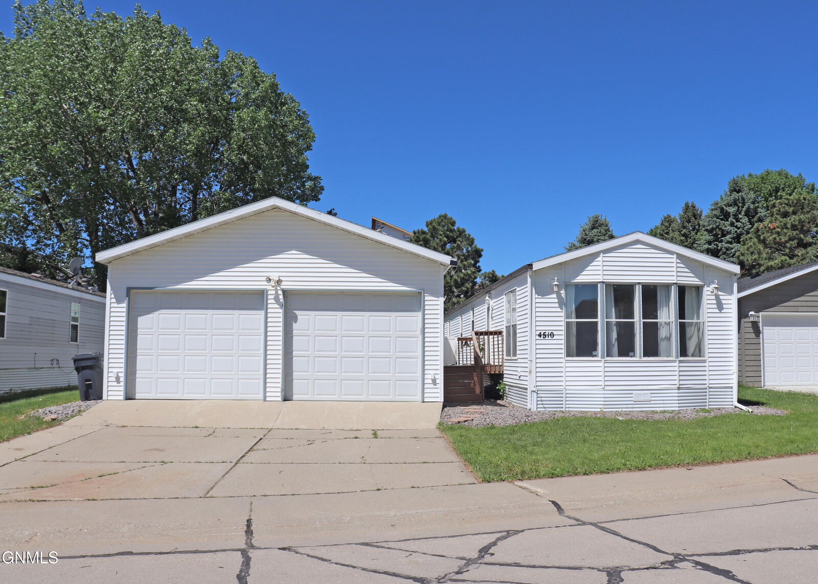 Property Photo:  4510 Lafayette Drive  ND 58503 