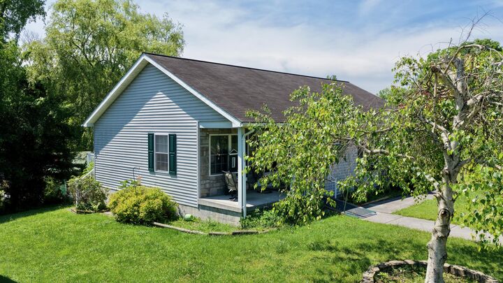 Property Photo:  965 Greenbrier Ave  WV 24970 