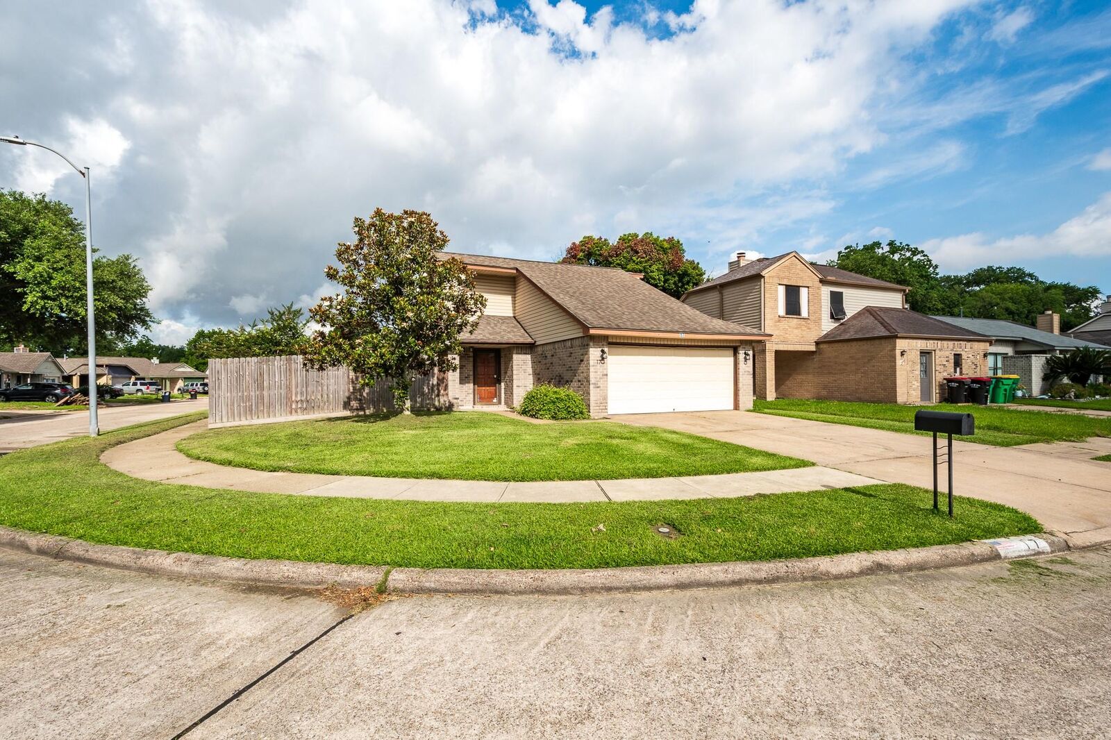 Property Photo: 17 Crestbriar Court TX 77521