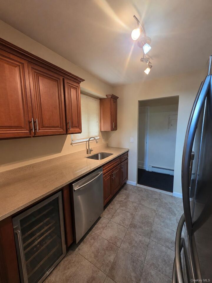 Property Photo:  4 Granada Crescent 21  NY 10603 