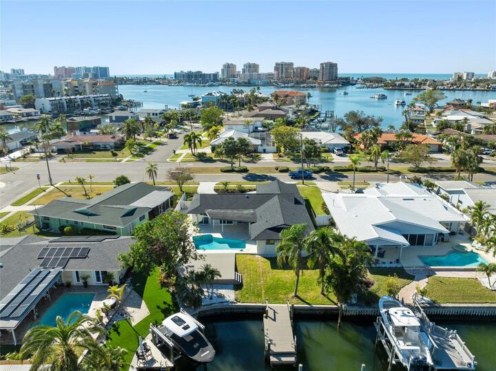 Property Photo:  475 Island Way  FL 33767 