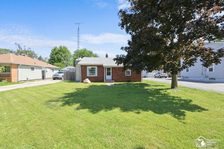 Property Photo:  5864 Edgewood Boulevard  MI 48161 