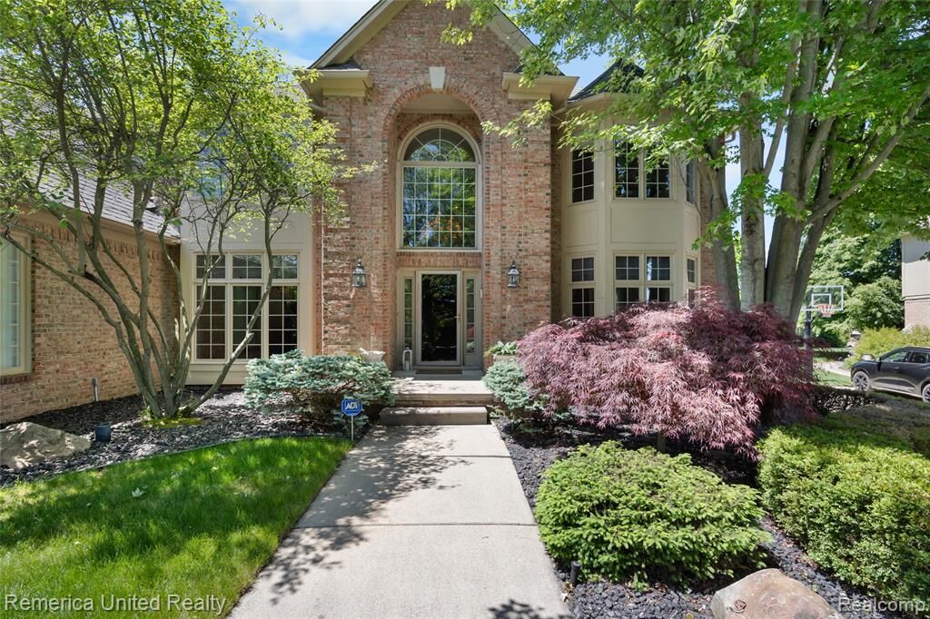 Property Photo:  54501 Salem Drive  MI 48316 1373 