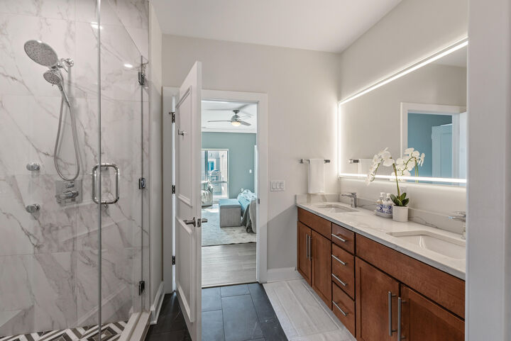 Property Photo: 1550 E Royall Pl WI 53202