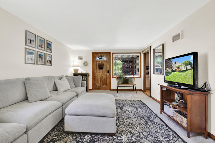 Property Photo:  721 W Larabee St  WI 53074 