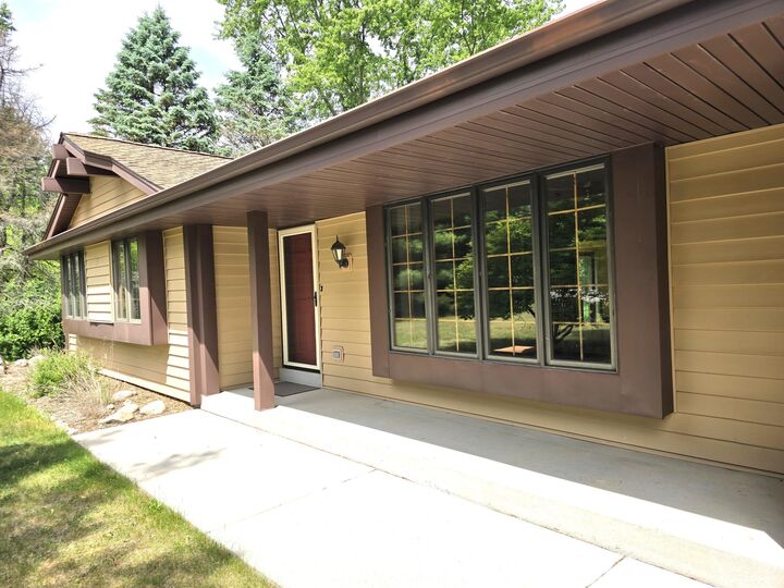 Property Photo:  W367s9700 Charnwood Ln  WI 53119 