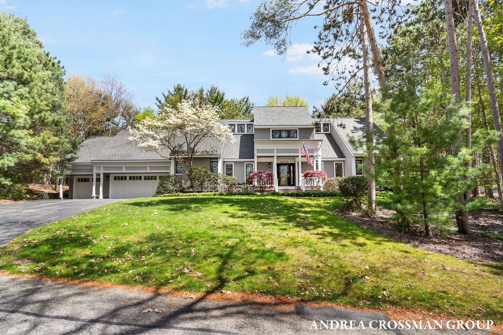 Property Photo: 2003 W Lakewood Boulevard MI 49424