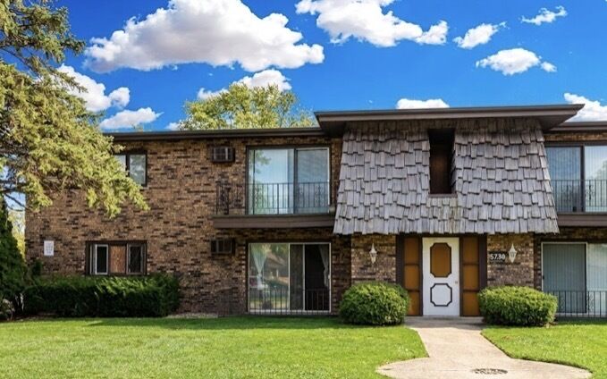 Property Photo: 5739 129th Street 1B IL 60418