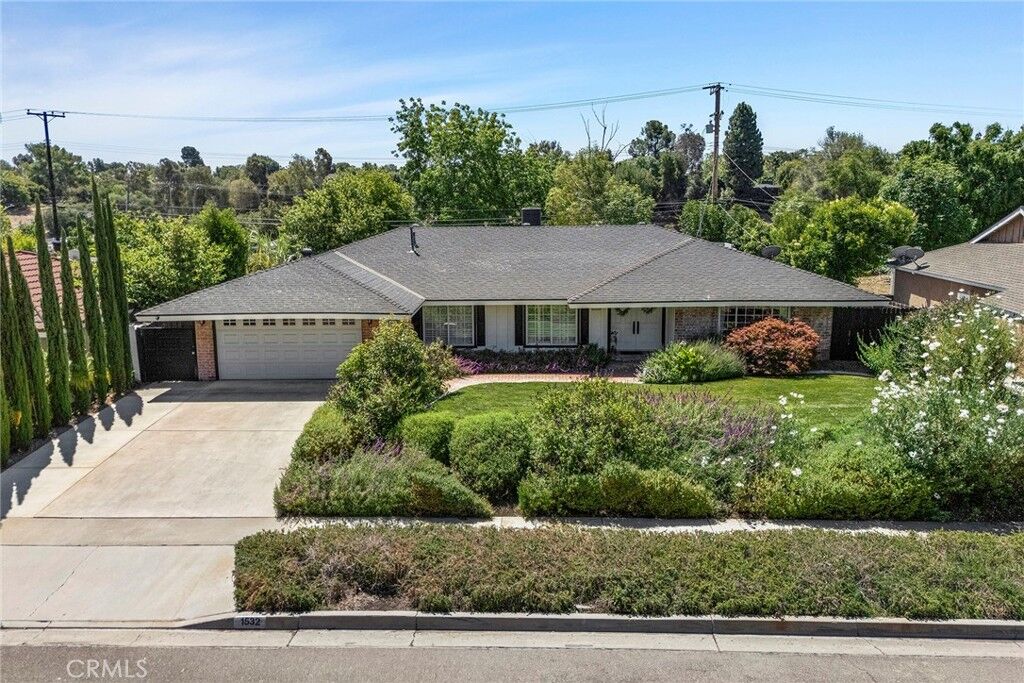 Property Photo:  1532 W Domingo  CA 92833 