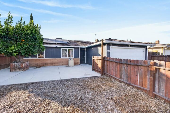 Property Photo:  8837 Aylesford Lane  CA 95210 