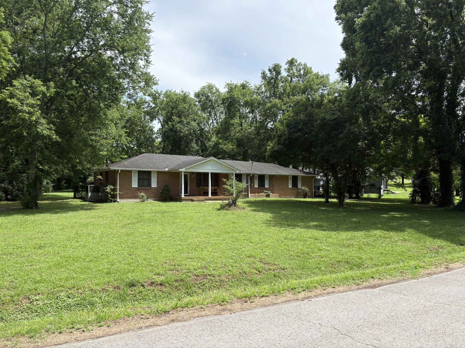 Property Photo:  456 Ewing Ln  TN 37207 