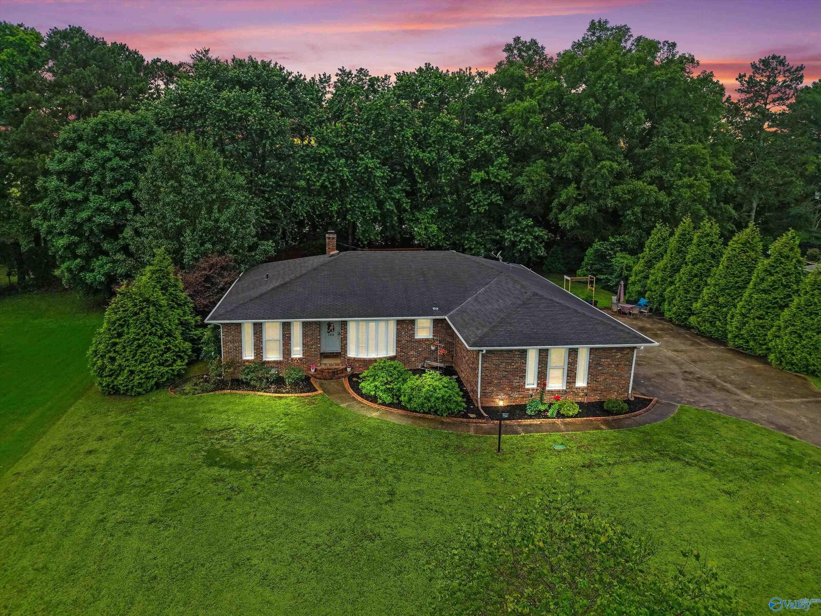 Property Photo:  104 Creighton Drive  AL 35613 