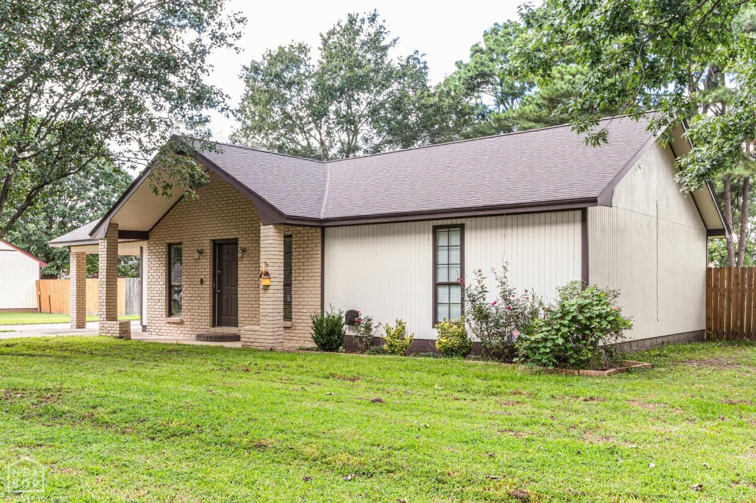 Property Photo:  1300 Charles Street  AR 72472 