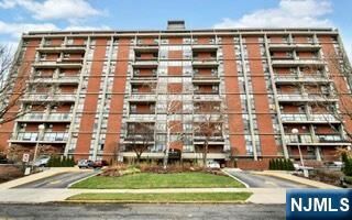 Property Photo:  4 Horizon Road G-3  NJ 07024 