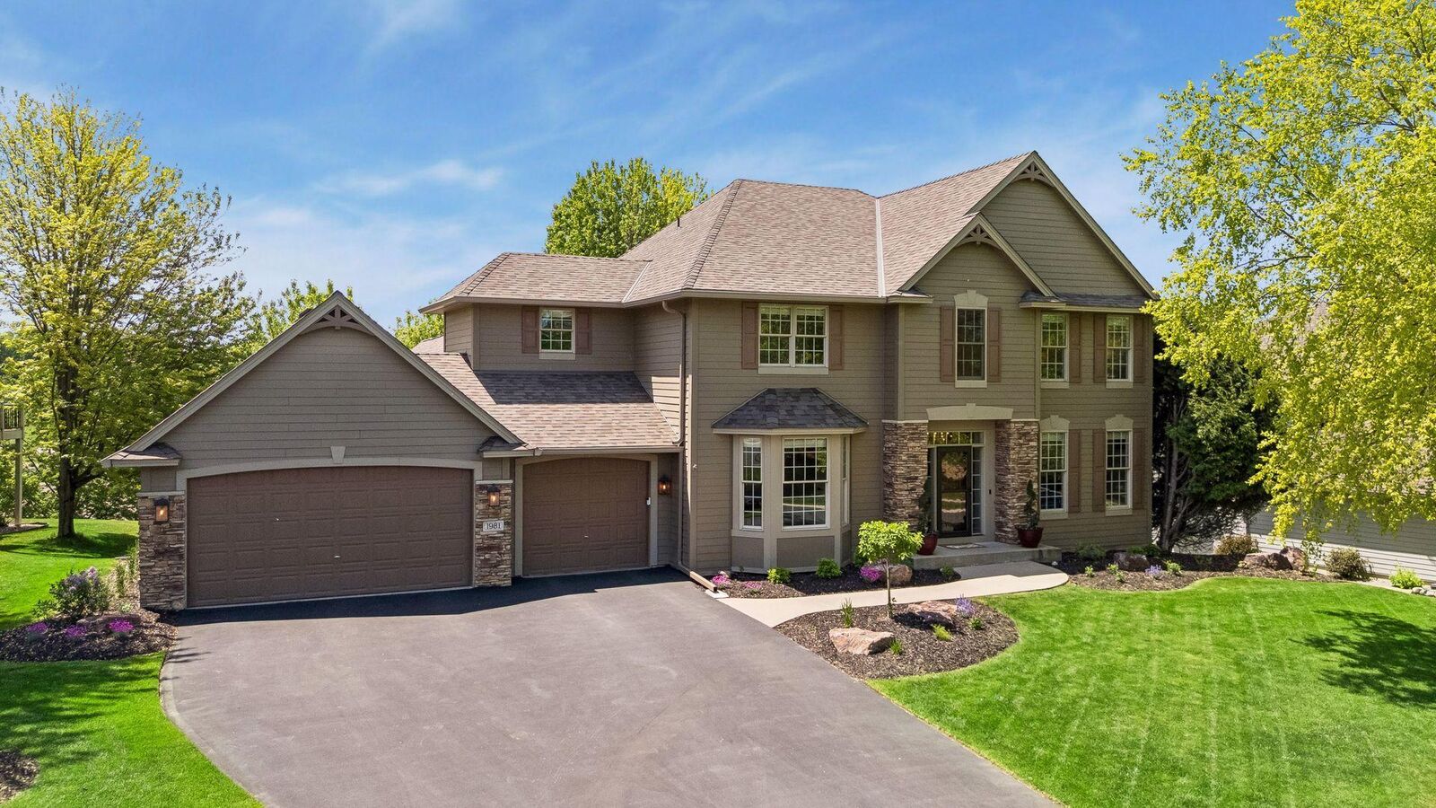 Property Photo:  1981 Topaz Drive  MN 55317 