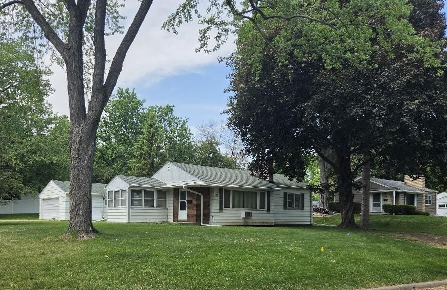 Property Photo: 2901 Kyle Avenue N MN 55422