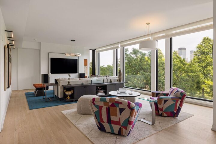 Property Photo:  301 Kenwood Parkway 302  MN 55403 