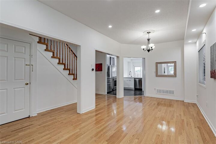 Property Photo:  16 Evanwood Crescent  ON L6X 0P8 