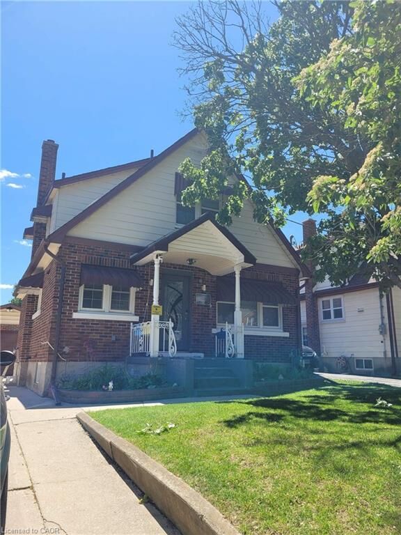 Property Photo: 153 Arnold Street ON N2H 6E4