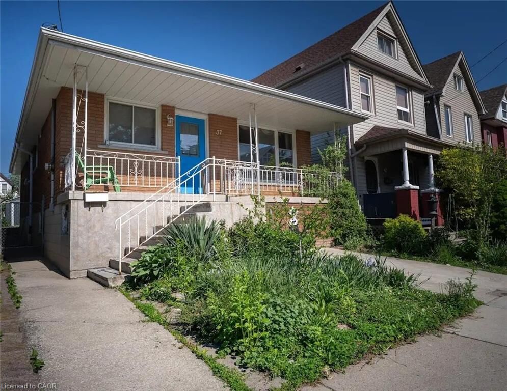 Property Photo:  37 Kinrade Avenue E  ON L8L 6L6 