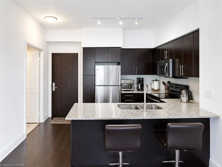 Property Photo:  65 Speers Road 1506  ON L6K 0J1 