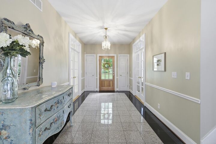 Property Photo:  8 Iroquois Ln  MA 01095 