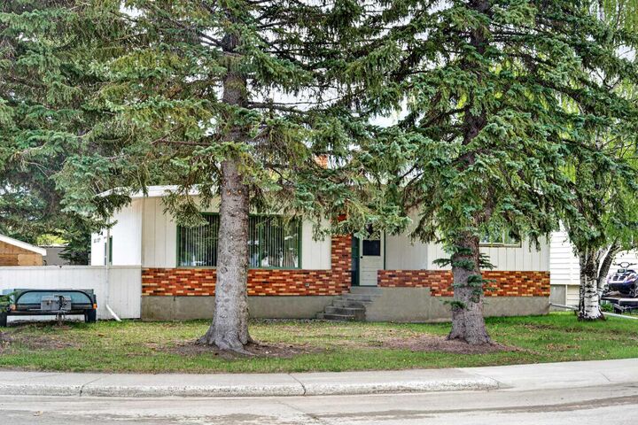 Property Photo:  1813 123 Street  AB T0K 0E0 