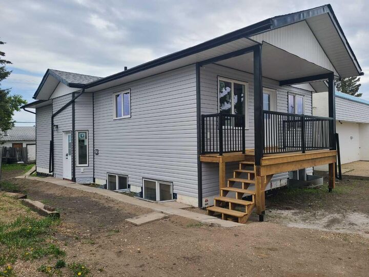 Property Photo:  10007 99 Street  AB T0H 3C0 