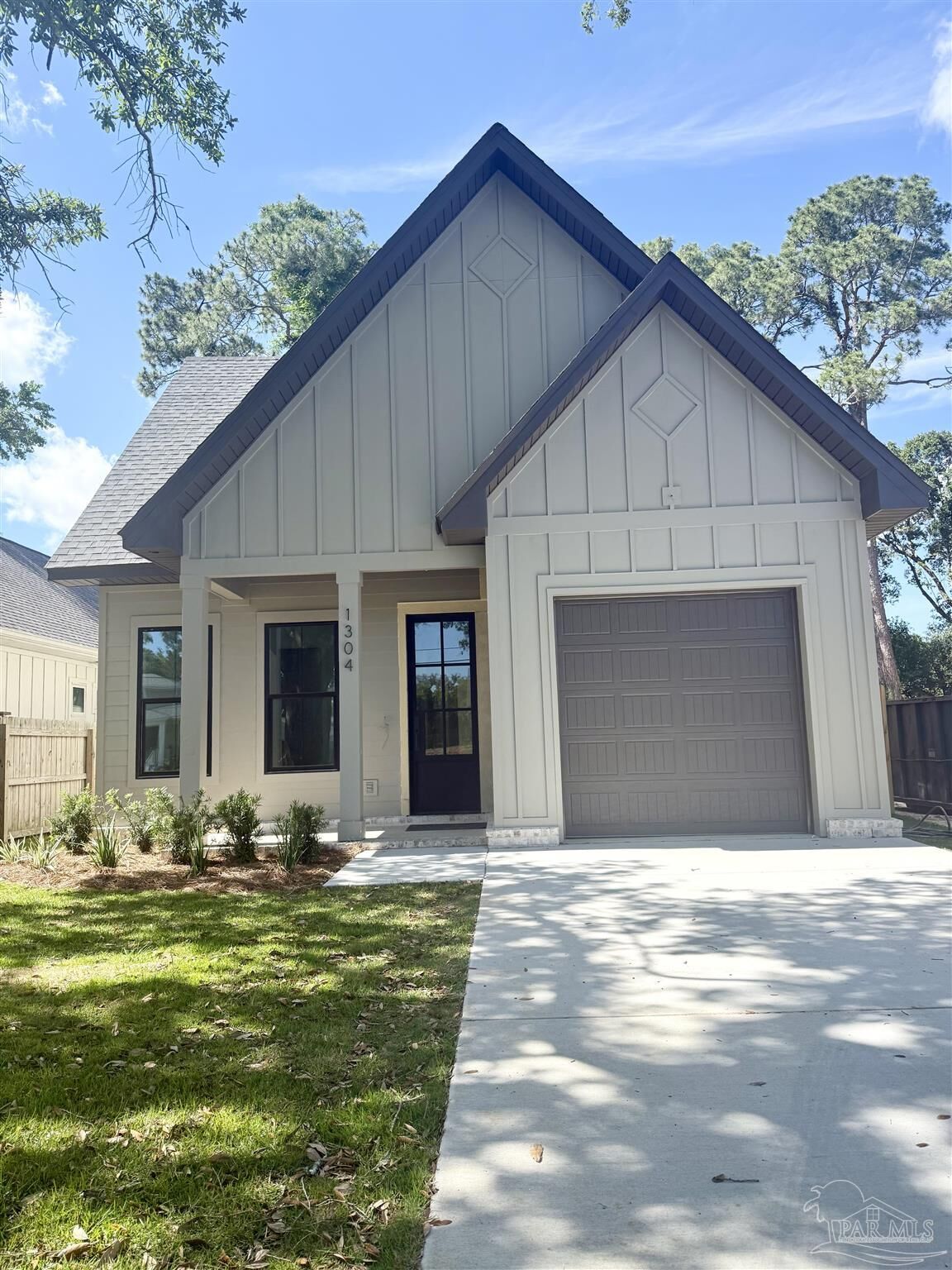 Property Photo:  1304 E Fisher  FL 32503 