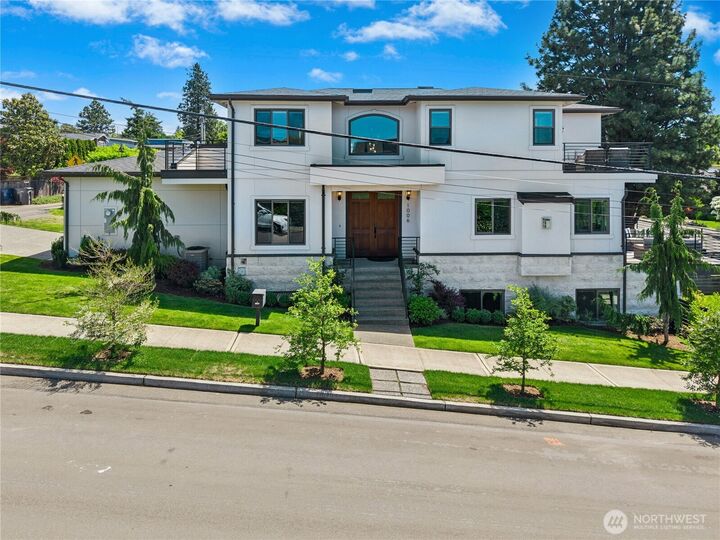 Property Photo: 1006 4th Street W WA 98033
