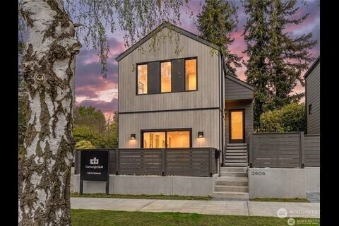 Property Photo: 2806 W Dravus WA 98199