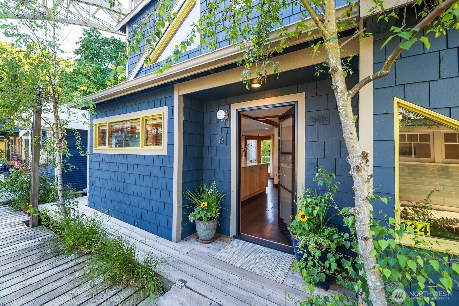 Property Photo: 2770 Westlake Avenue N 6 WA 98109