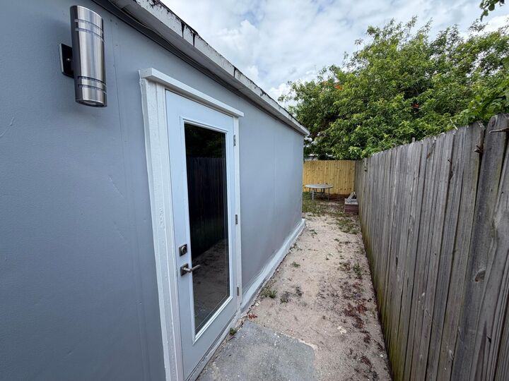 Property Photo:  1508 NW 1st Avenue 2  FL 33311 