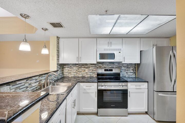 Property Photo: 5011 Wiles Road Unit 303 FL 33073