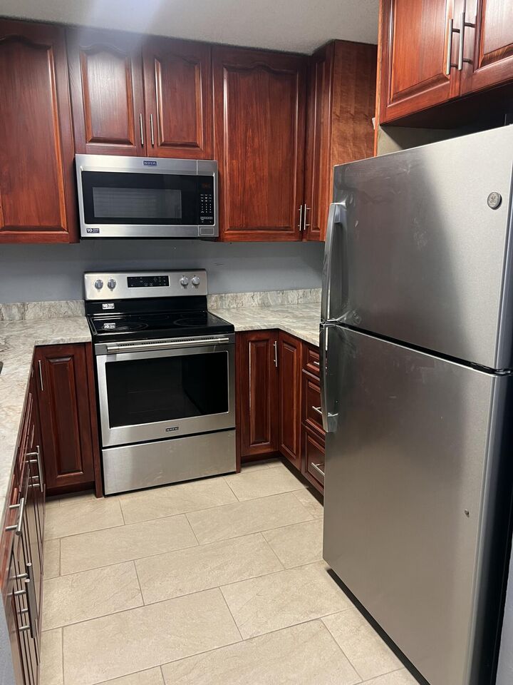 Property Photo: 1661 E Balfour Point Drive FL 33411