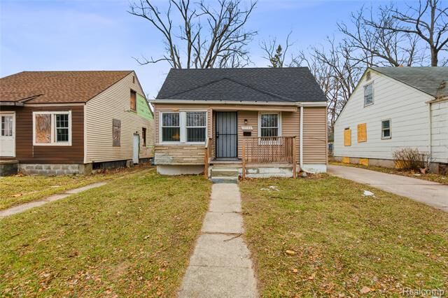 Property Photo:  17142 Pembroke Avenue  MI 48235 