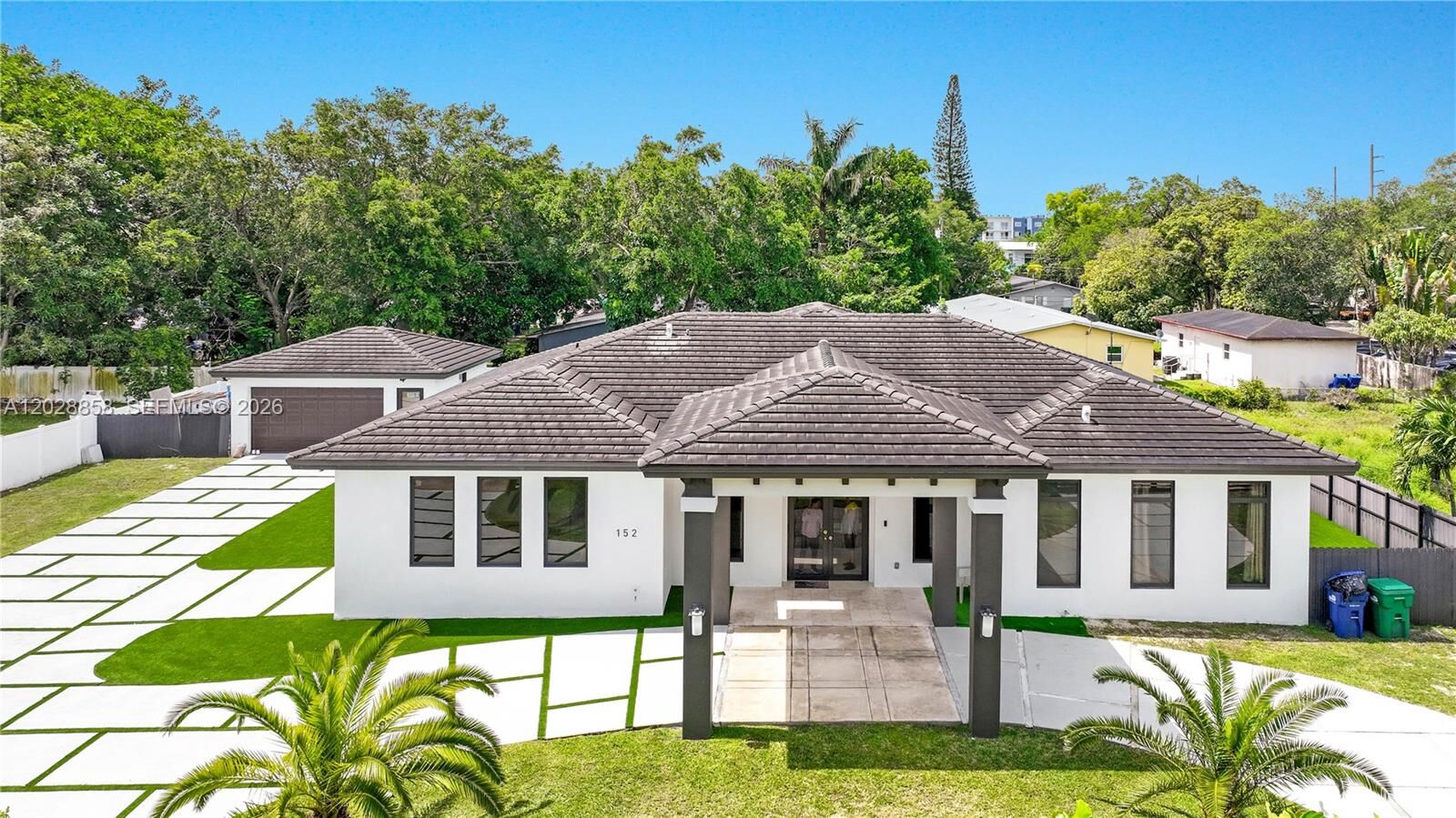 Property Photo:  152 NW 165th St  FL 33169 