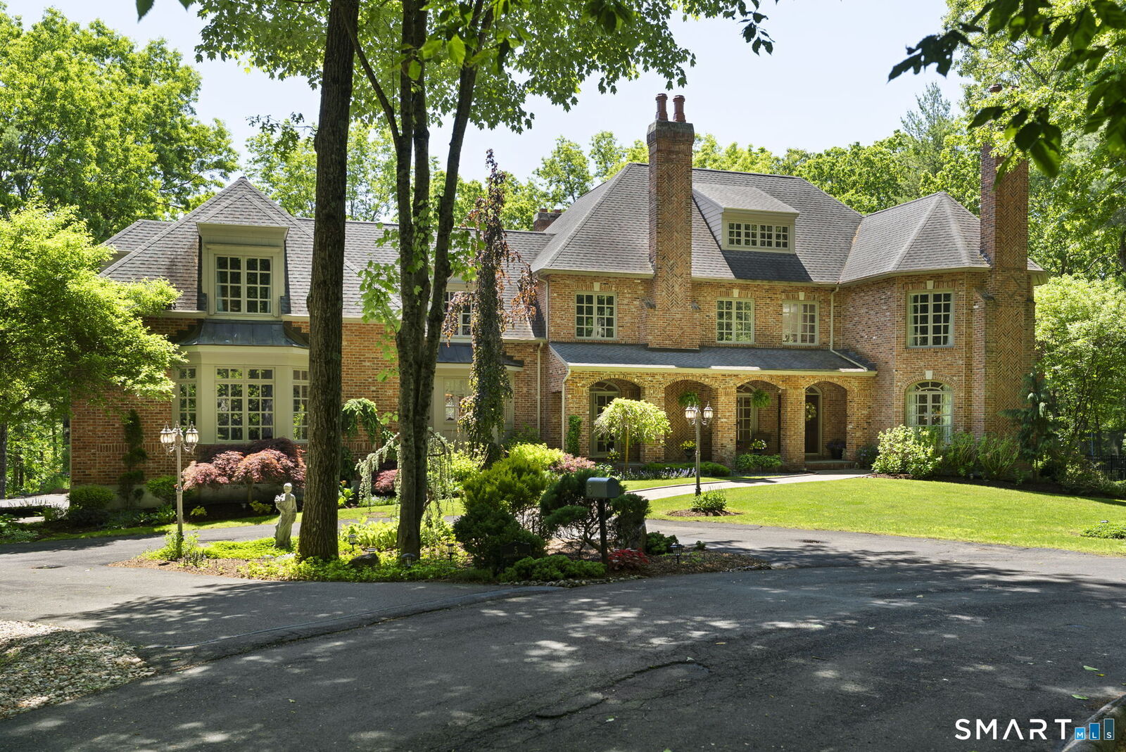 Property Photo:  5 Grosvenor Place  CT 06032 