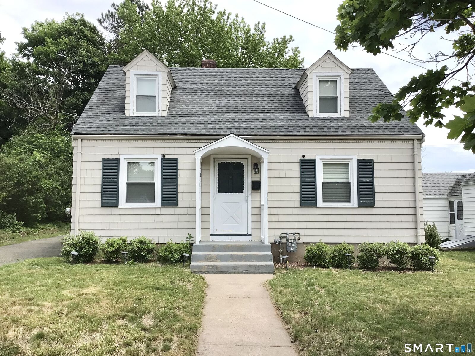 Property Photo:  28 Thayer Road  CT 06514 
