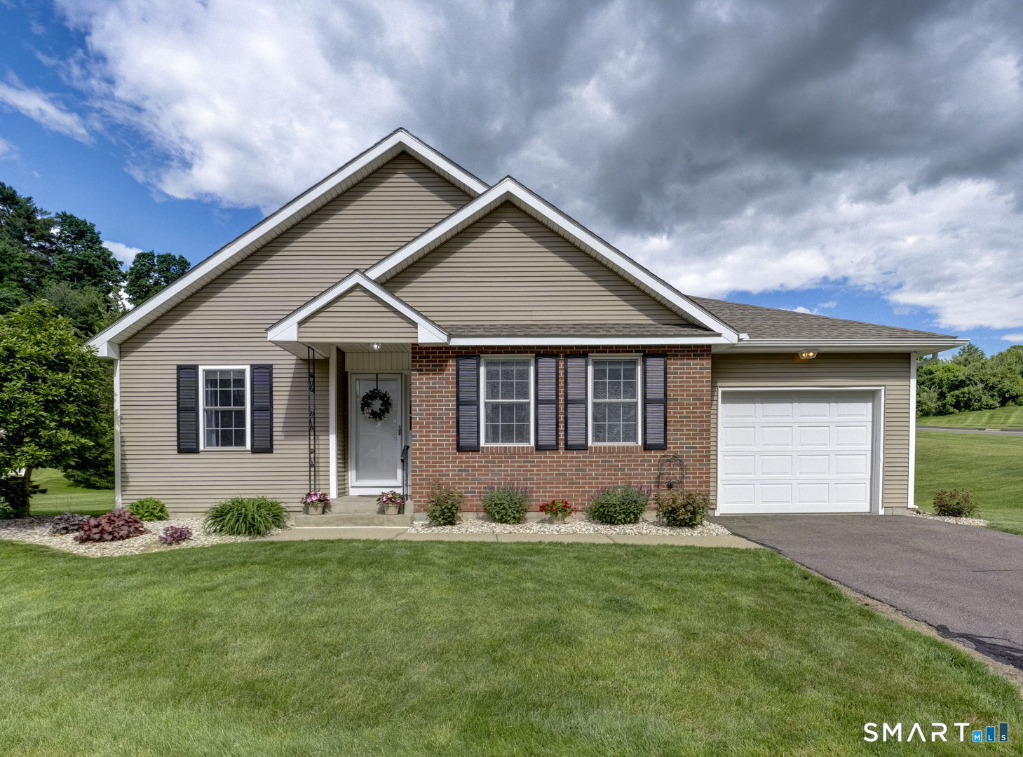 Property Photo: 6 Vista View Drive #6 CT 06074