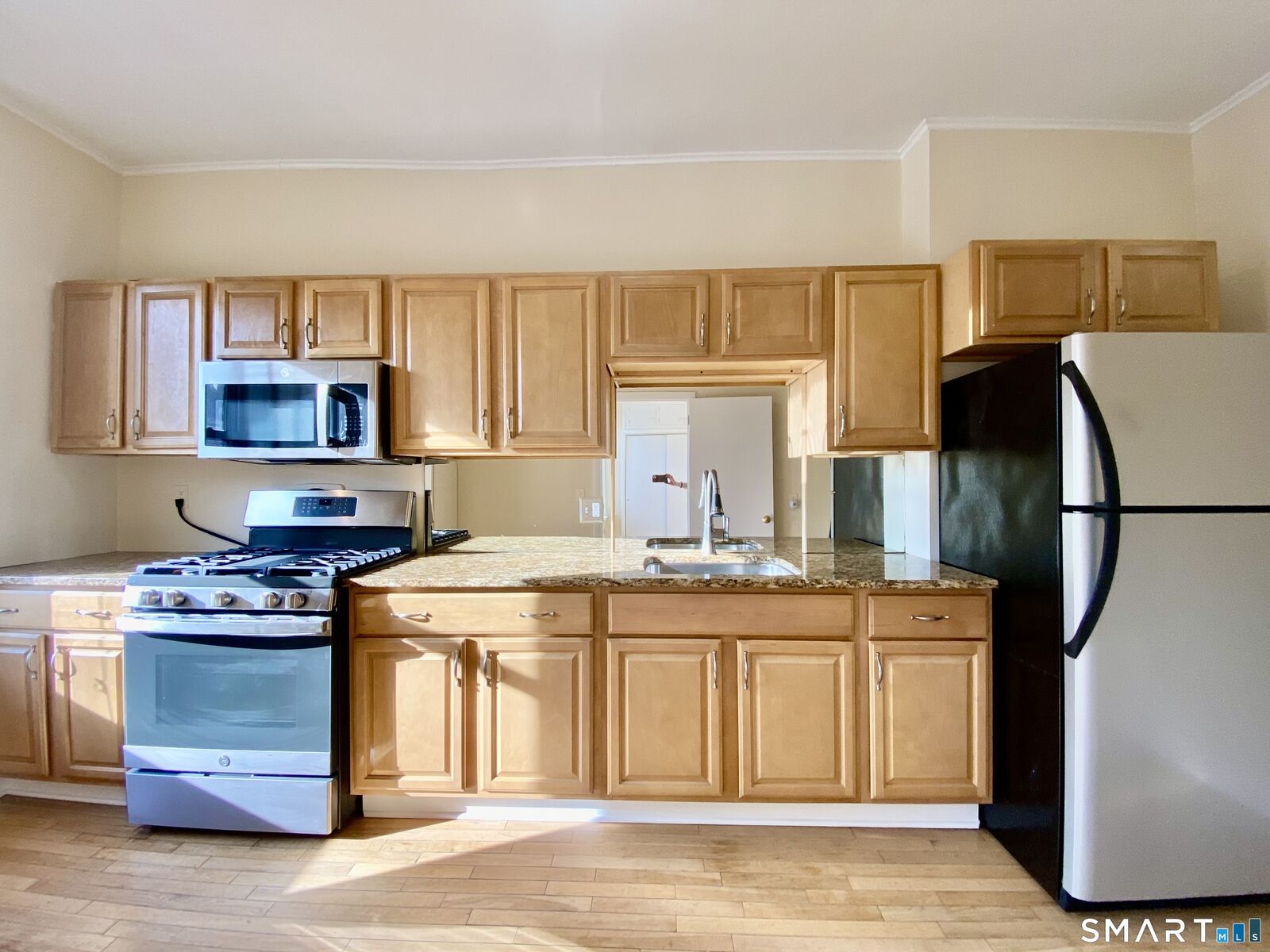 Property Photo: 268 College Street 2R CT 06510