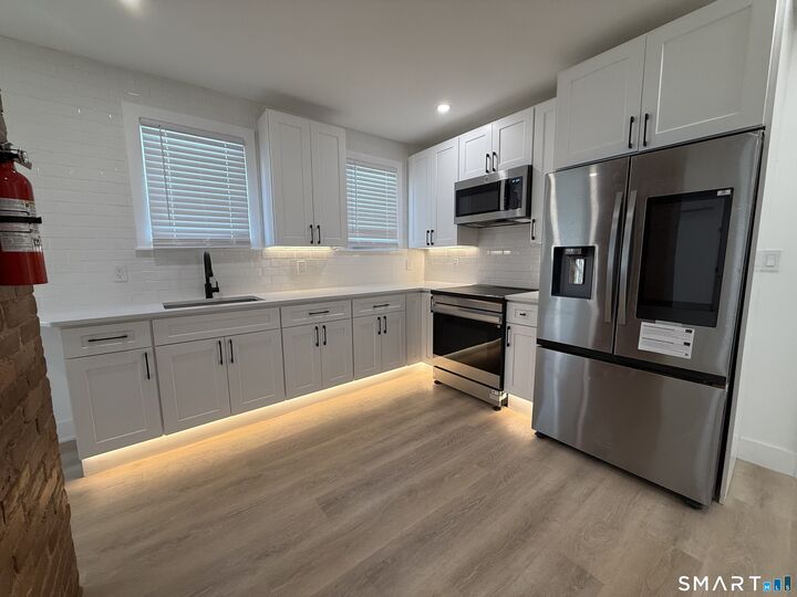 Property Photo: 21-23 Elliott Street 1 CT 06114