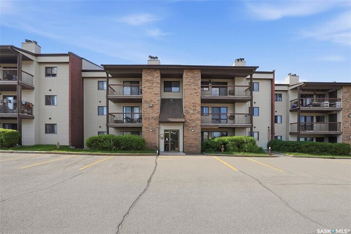345 Kingsmere Boulevard 202 — photo 1