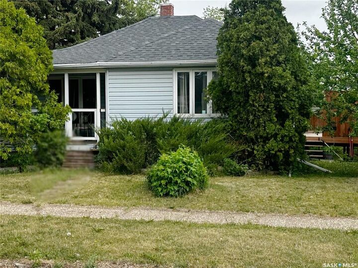 Property Photo: 333 5th Avenue SE SK S4H 1Y4