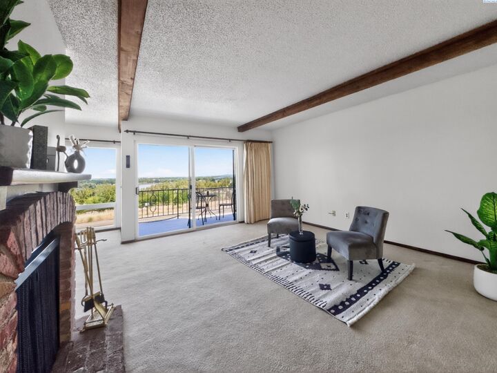 Property Photo: 2401 W Canal Dr D-1 WA 99336