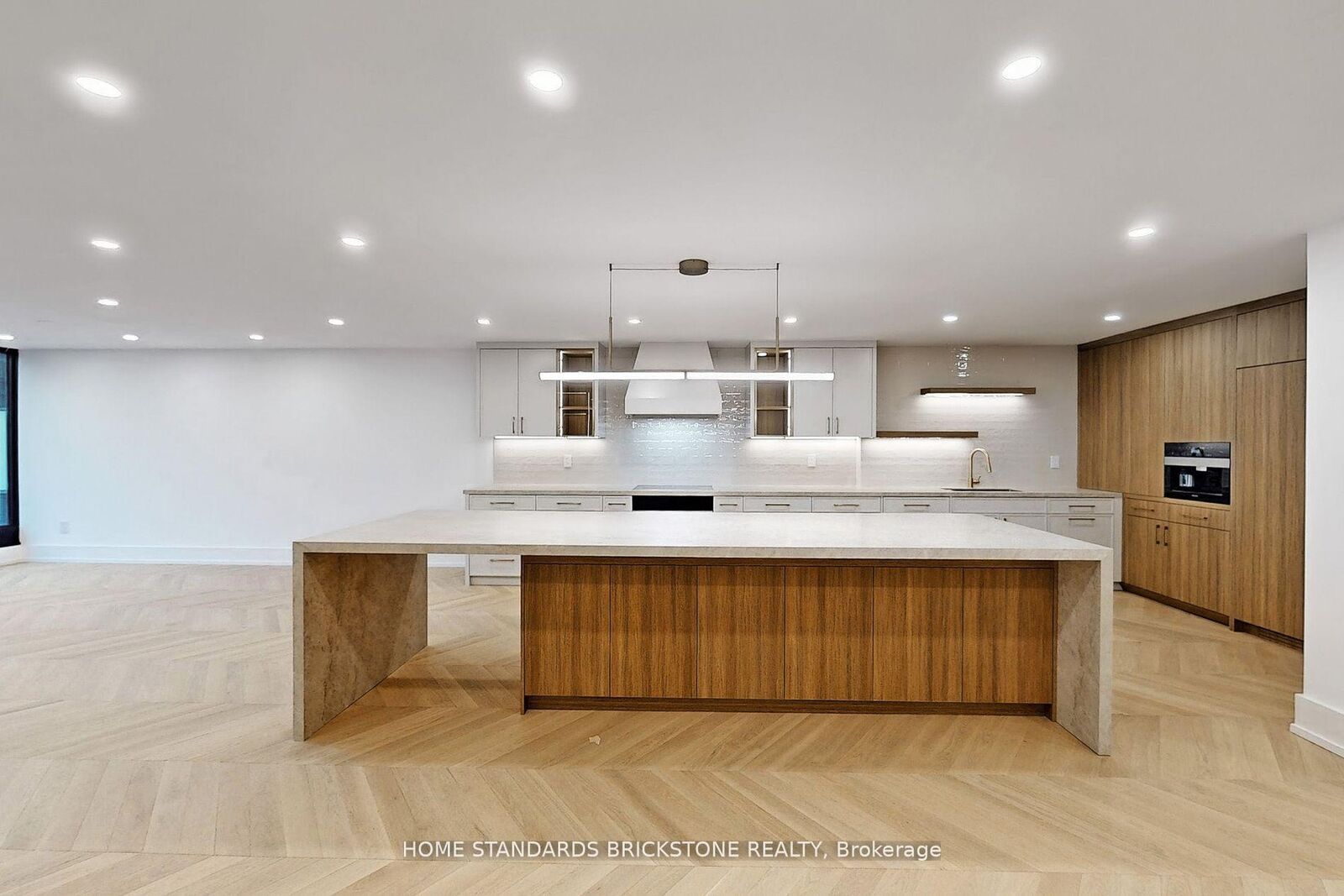 Property Photo: 110 Bloor Street W 1009 ON M5S 2W7