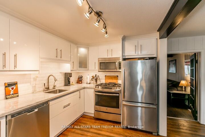 Property Photo:  263 Pleasant Boulevard  ON L4P 2S7 